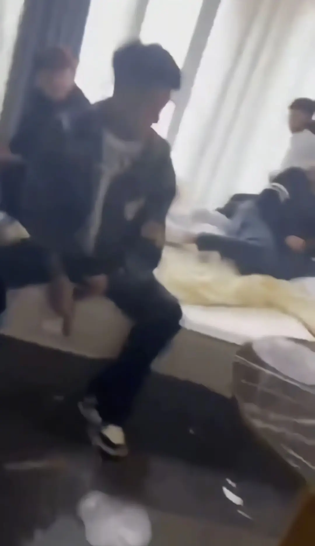 吉林长春万达公寓精神小伙视频在线观看-《吉林长春万达公寓精神小伙》HD高清播放-百度云/夸克网盘资源下载