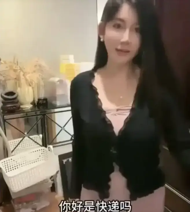 2026吃瓜_塌房首秀《百万网红李雅粉反差合集》_超清4K完整版《百万网红李雅粉反差合集》“姐妹们，我真的破防了！” 刷到《2026吃瓜〈抖音百万网红李雅粉反差合集〉》的时候，我整个人都愣住了，...