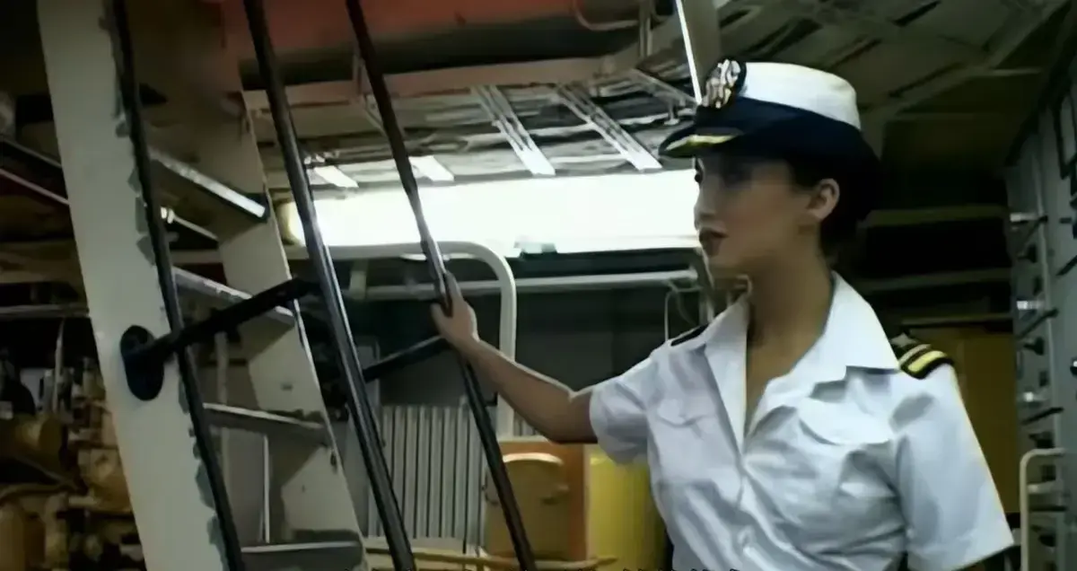 《军舰上的女兵》未删减版HD在线播放-《军舰上的女兵》1080P高清完整版免费观看-卡楚米主演战争剧无广告全集